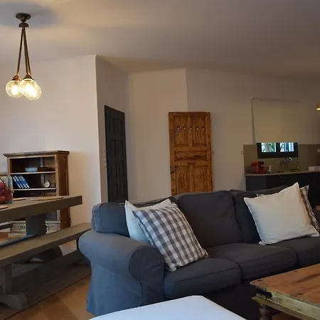 Okyrroi Luxury קסילוקסטרו